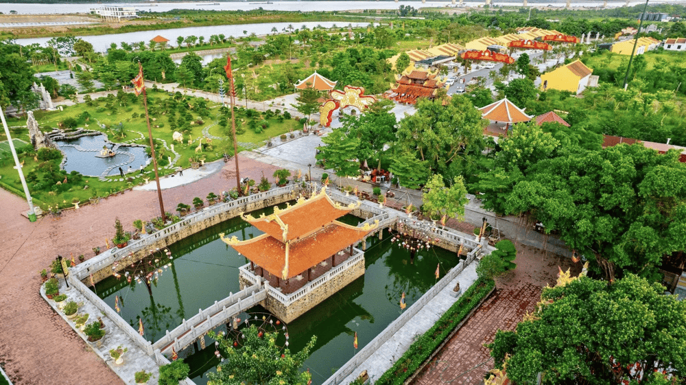 Đền được xây dựng trong khuôn viên rộng lớn 3000m2. (Nguồn: Fanpage Lảnh Giang Linh Từ)